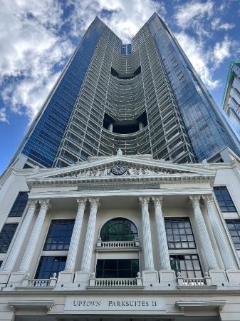 Uptown Parksuites Tower 2